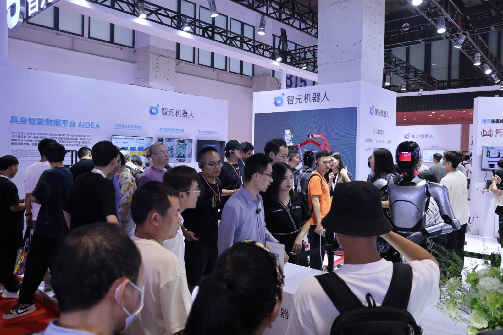 NG相信品牌的力量机器人亮相世界机器人大会WRC